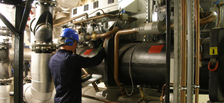 Servicing a water cooled Carrier chiller. Leak testing is an important aspect of these works.