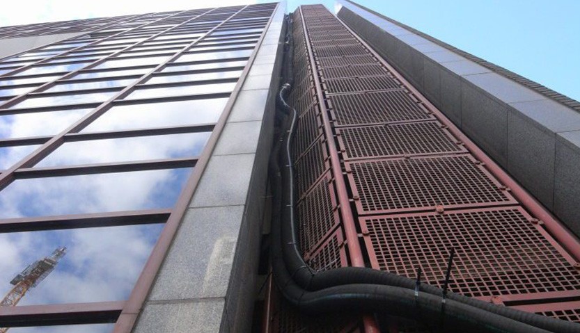 office building chiller hire in London- the 3" rubber hose fitted to the building structure